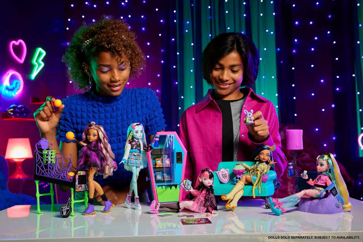 Monster High Playset with Doll House Furniture, 2 Pets & Accessories C9518