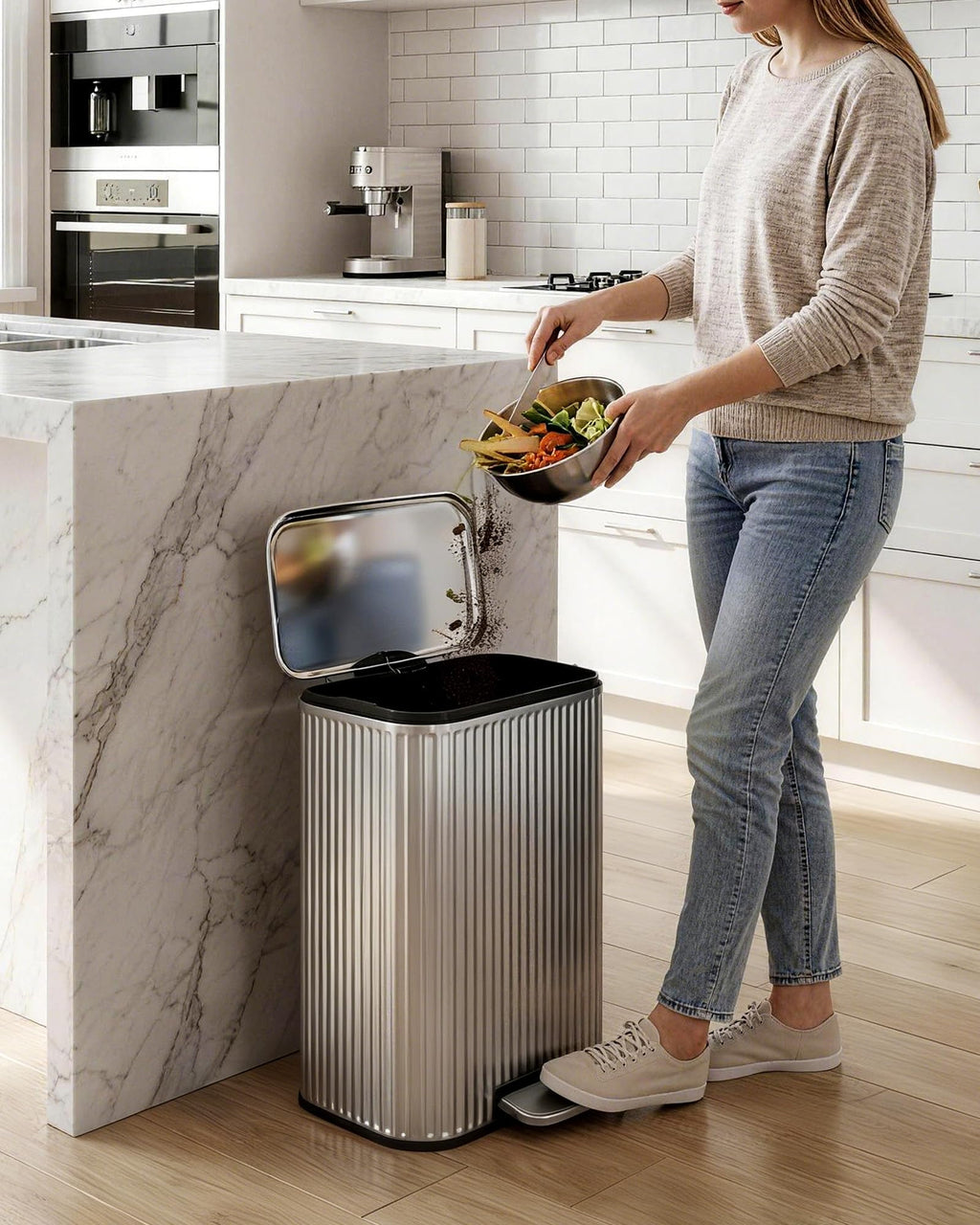 50L Step Trash Can with Soft Close Lid Z373079