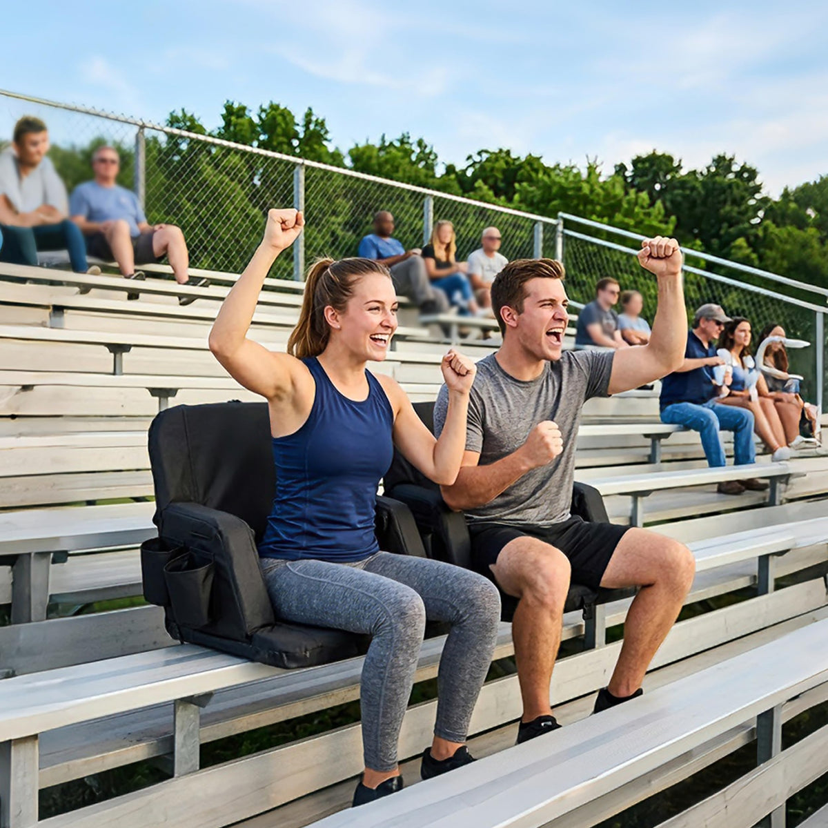 Foldable Stadium Seats 2-Pack with Shoulder Straps I5917